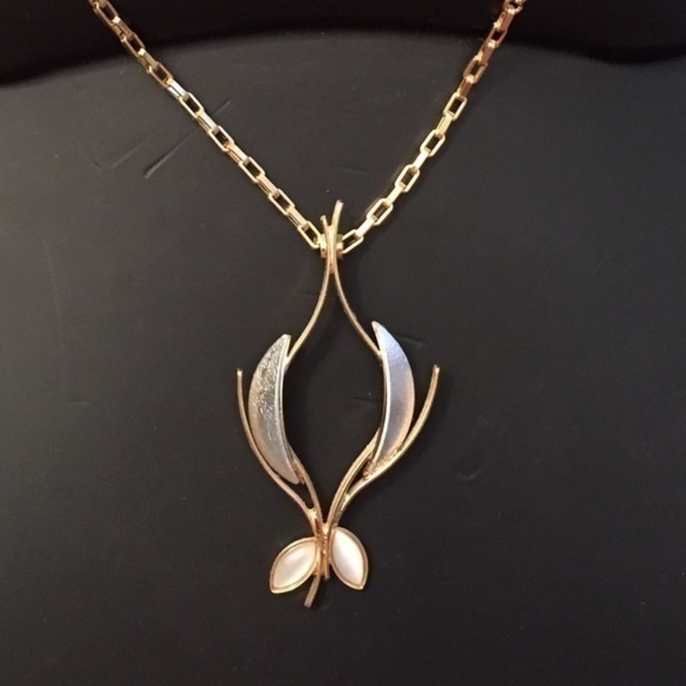 Unique goldtone & Silvertone necklace